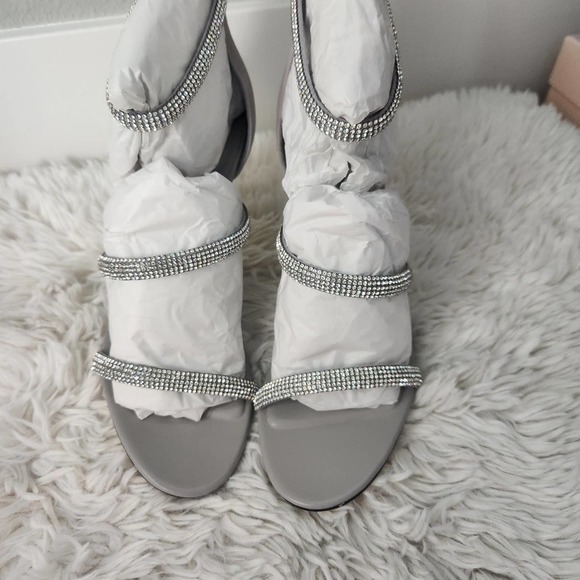 NIB Marc Fisher Carita Strappy Sandal in Light Gray Size 8 - Picture 2 of 6
